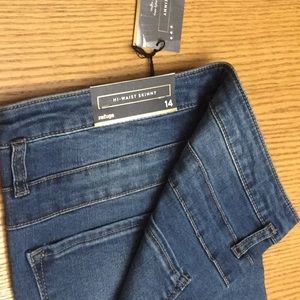Hi-waist skinny jeans by REFUGE